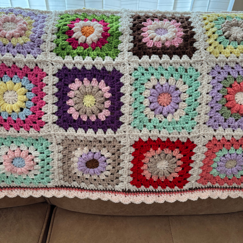 手編みブランケット/花モチーフ/グラニースクエア/カラフル/かぎ針編み