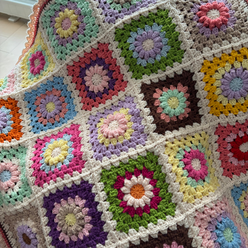 手編みブランケット/花モチーフ/グラニースクエア/カラフル