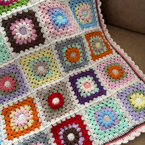 手編みブランケット/花モチーフ/グラニースクエア/カラフル