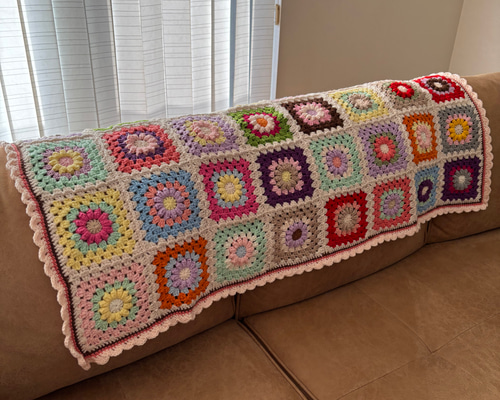 手編みブランケット/花モチーフ/グラニースクエア/カラフル/かぎ針編み