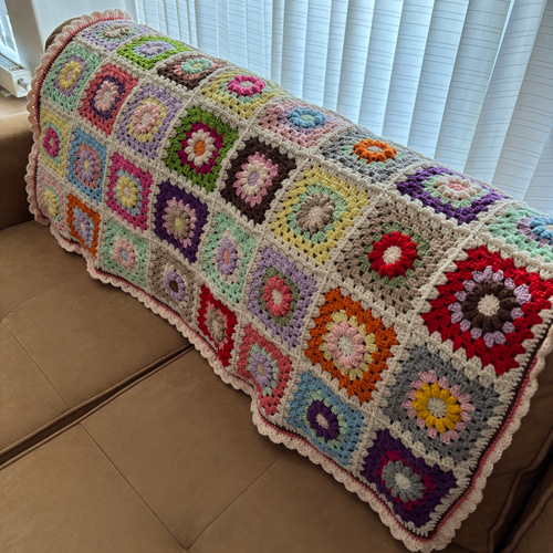 手編みブランケット★お花モチーフ★グラニースクエア★コットン★カラフル★かぎ針編 新しいフラワーモチーフのグラニースクエア🕊️ この中のどれか