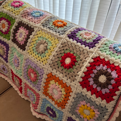 手編みブランケット/花モチーフ/グラニースクエア/カラフル