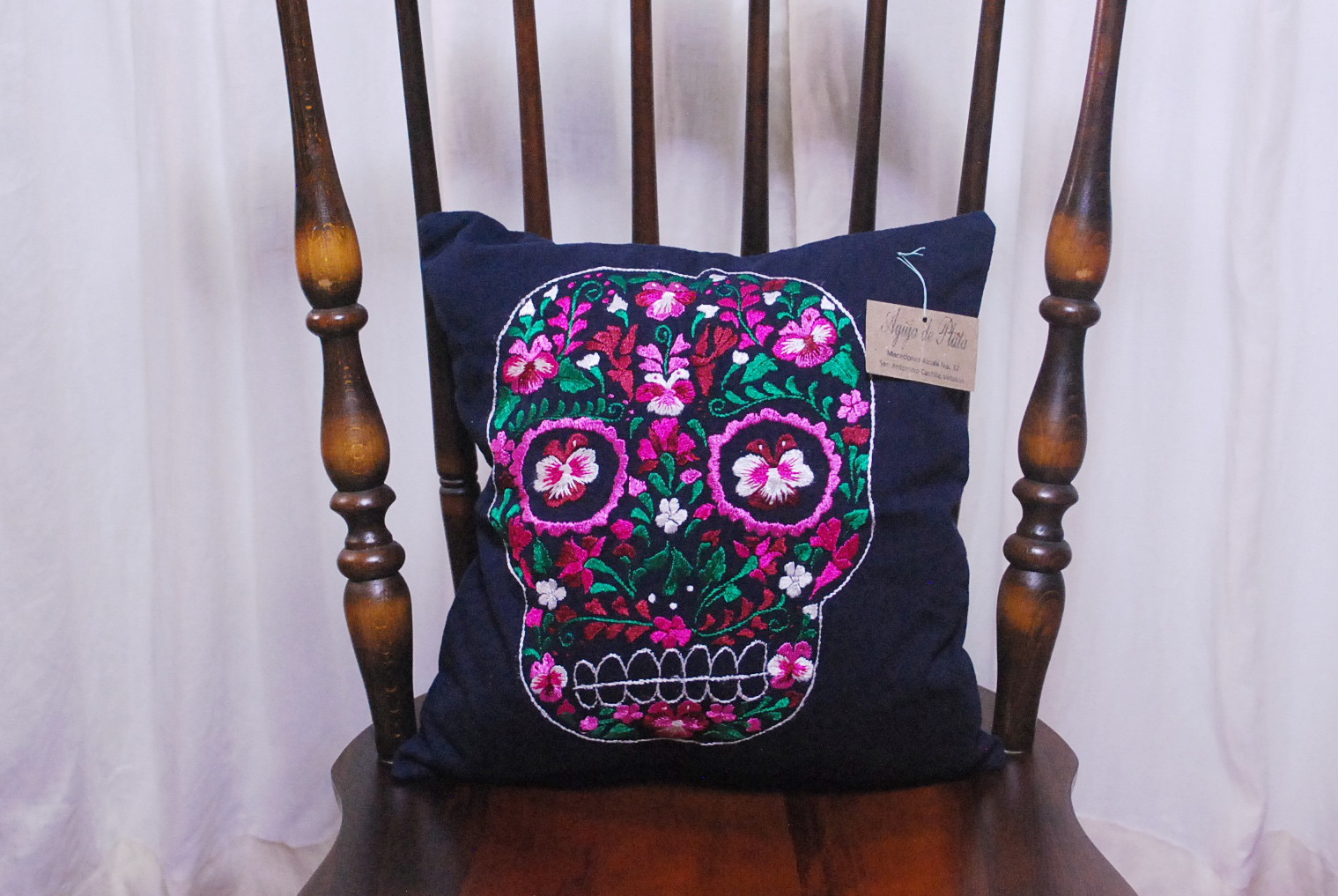 サンアントニート村 手刺繍クッションカバー（ミニ）｜花と骸骨モチーフ