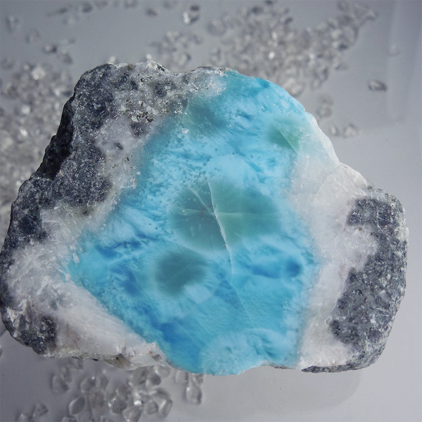 ラリマー原石　157g【送料込】　LMRG110　ドミニカ共和国の鉱山から　larimar