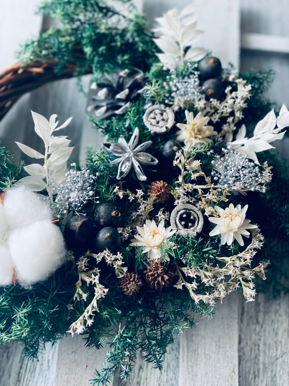早割り　Мサイズ　プリザーブドフラワー　クリスマスリース　アジサイリース　Xmas　結婚祝い　新築祝い　紫陽花　　開店祝 5枚目の画像