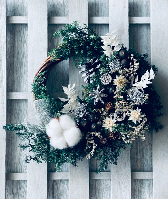 早割り　Мサイズ　プリザーブドフラワー　クリスマスリース　アジサイリース　Xmas　結婚祝い　新築祝い　紫陽花　　開店祝 1枚目の画像