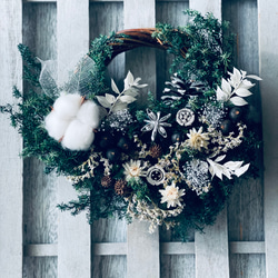 早割り　Мサイズ　プリザーブドフラワー　クリスマスリース　アジサイリース　Xmas　結婚祝い　新築祝い　紫陽花　　開店祝 2枚目の画像