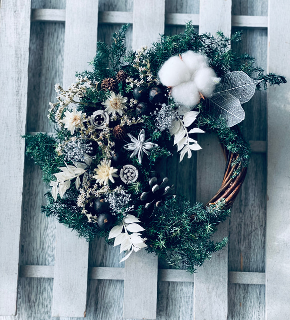 早割り　Мサイズ　プリザーブドフラワー　クリスマスリース　アジサイリース　Xmas　結婚祝い　新築祝い　紫陽花　　開店祝 3枚目の画像