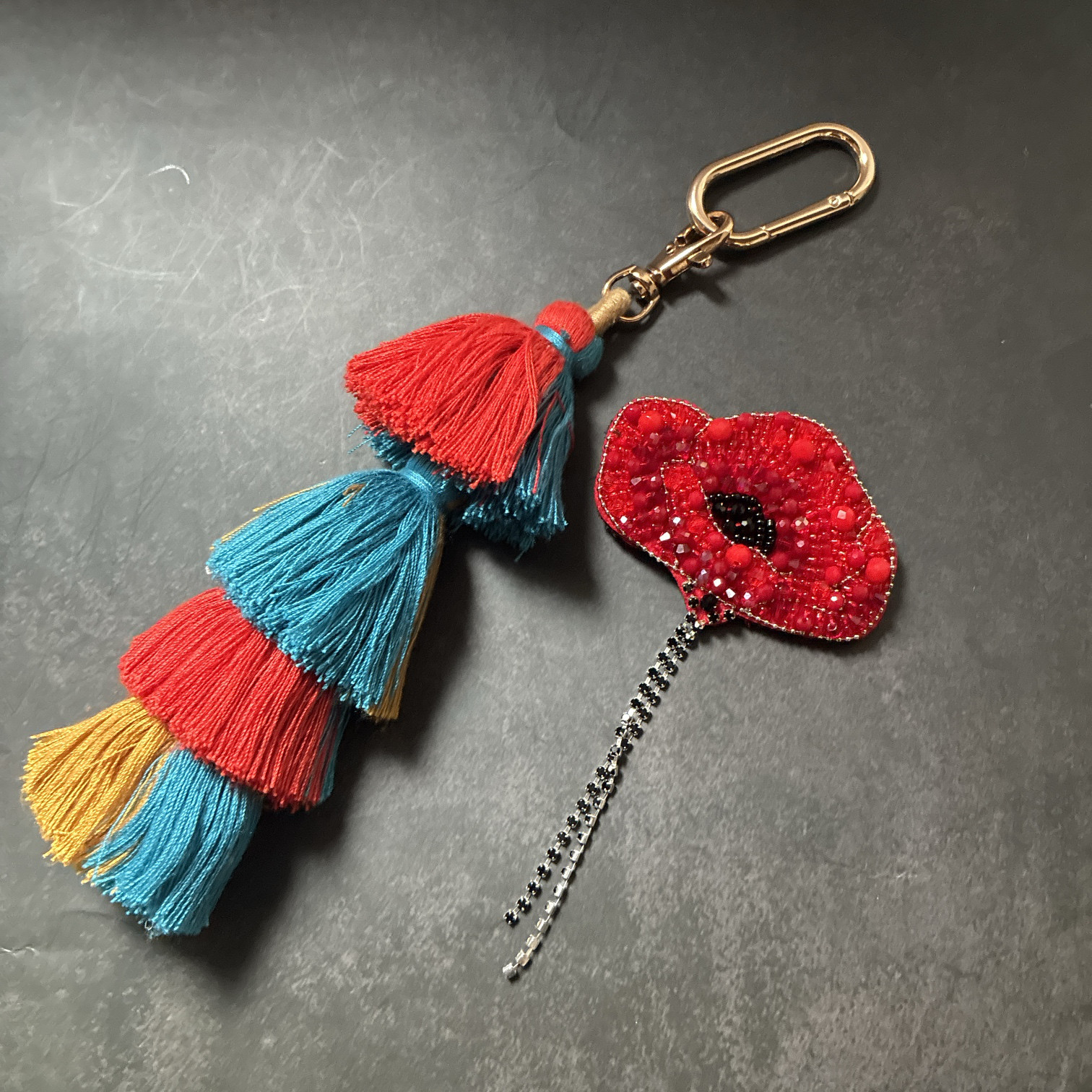 取り外し可能なアネモネビーズ刺繍ブローチと大ぶりフリンジチャーム❤️バッグチャーム キーホルダー プレゼントプチギフト