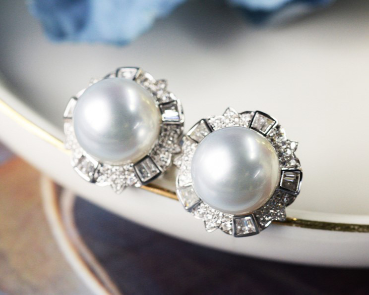 【Lumina】10～11mm天然南洋オーストラリア産ホワイトパールイヤリング、18Kゴールド、65ポイントのダイヤモンド付き、