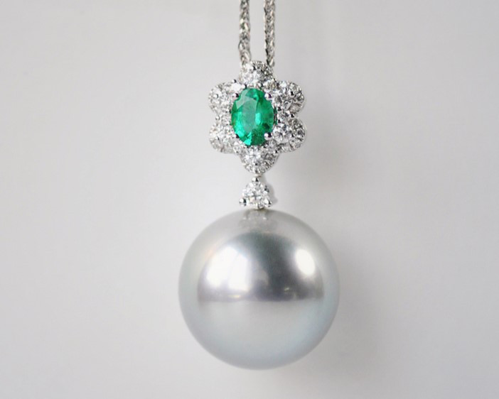 【Lumina】14～15mm天然タヒチアングレーパールペンダント、18Kゴールド、ダイヤモンドとエメラルドネックレス、バギオコ