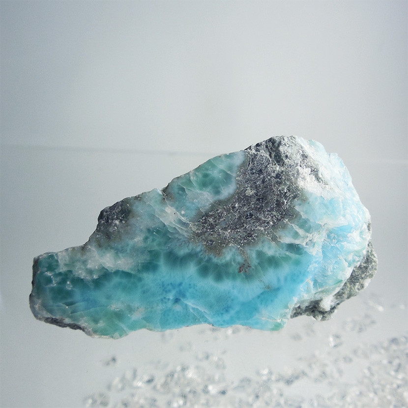 ラリマー原石　101g【送料込】　LMRG137 ドミニカ共和国の鉱山から　larimar