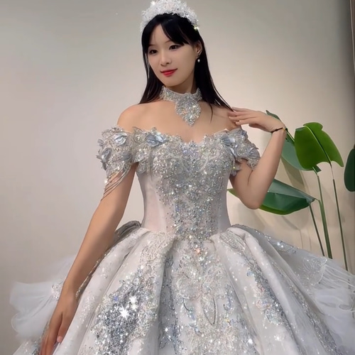 可愛いウェディングドレス プリンセスライン ボリューム たっぷりな