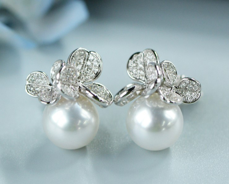 【ルミナ】10～11mm 天然南洋オーストラリア産ホワイトパールイヤリング 18Kホワイトゴールド ダイヤモンド付き クローバー 43,740円