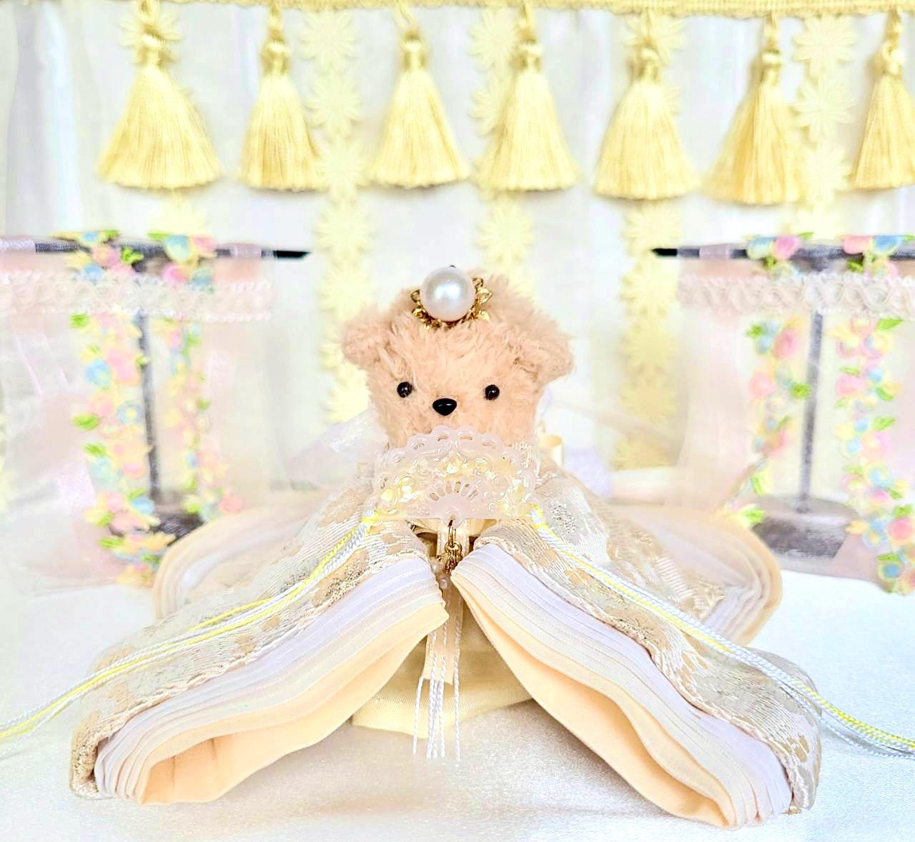855  小さなお着物〈お姫様〉十二単【正絹金襴】淡黄色地に梅花文様　淡黄かさね【新襟仕様】