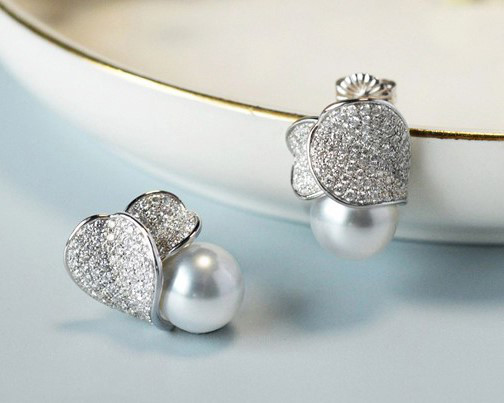 【ルミナ】9～10mm天然南洋白蝶真珠スタッドピアス、ダイヤモンド付き18Kゴールド、ヴァンドームシリーズ、エレガントで洗練され
