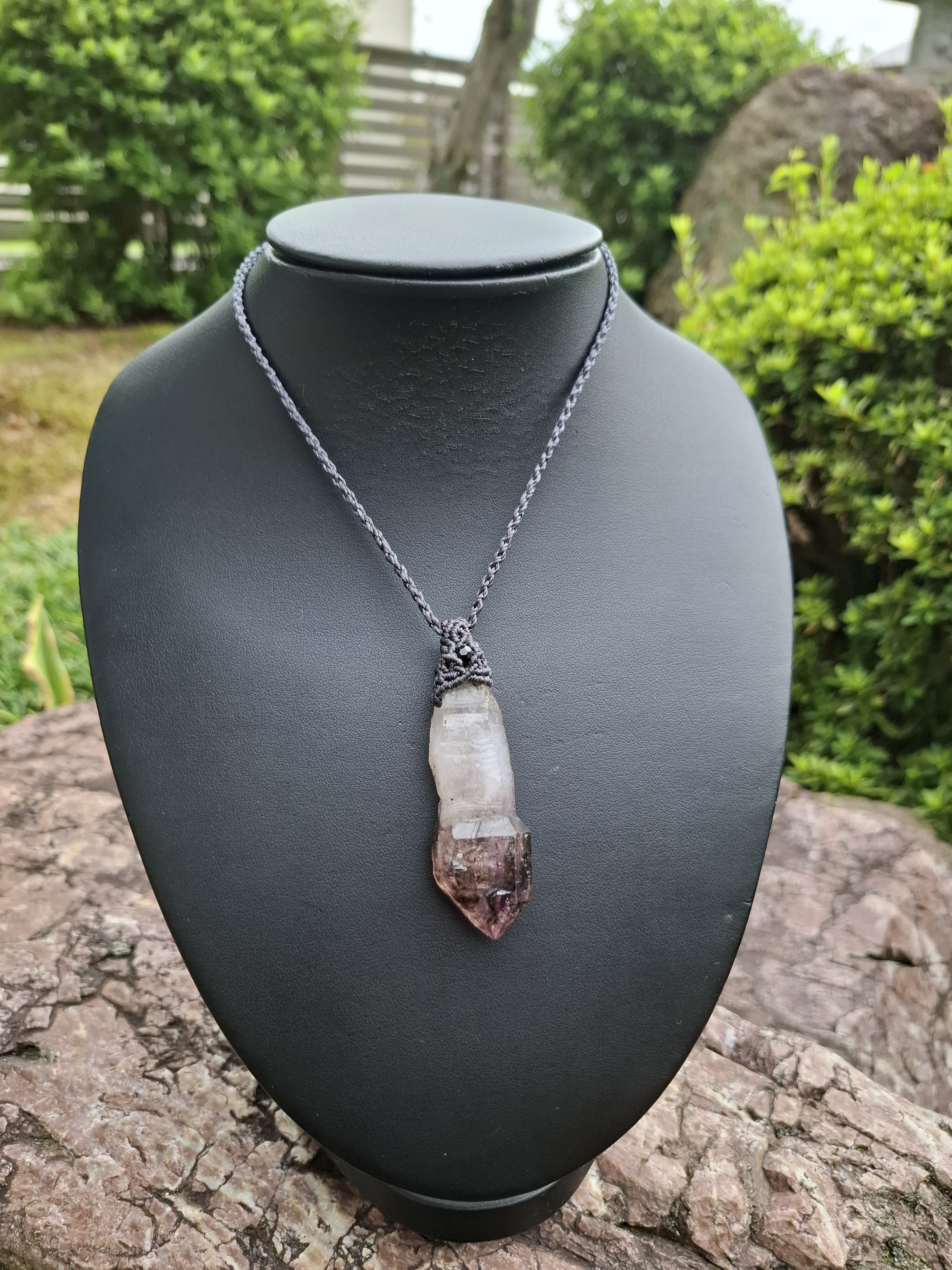 【ブラジル産】スーパーセブンの天然石マクラメペンダント[PEN-311]