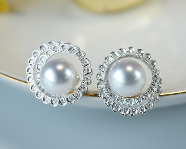 【ルミナ】9～10mm 天然南洋オーストラリア産ホワイトパールスタッドピアス 18Kゴールド ダイヤモンド付き 豪華コレクション