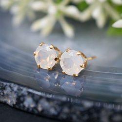 ムーンクォーツ・ピアス　6mm（1ペア）☆14kgf 2枚目の画像