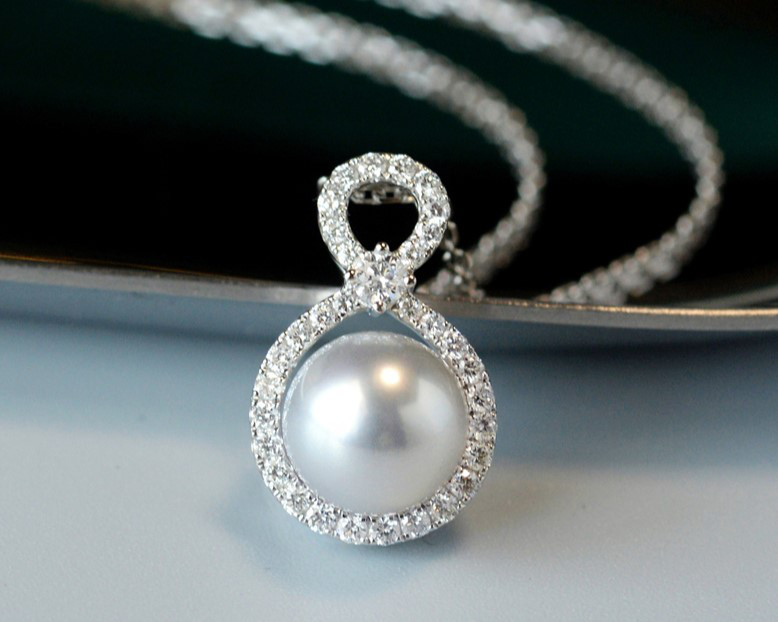 【ルミナ】8-9mm 天然南洋オーストラリア産ホワイトパール 小粒海水パールペンダント 18Kゴールド ダイヤモンドネックレス