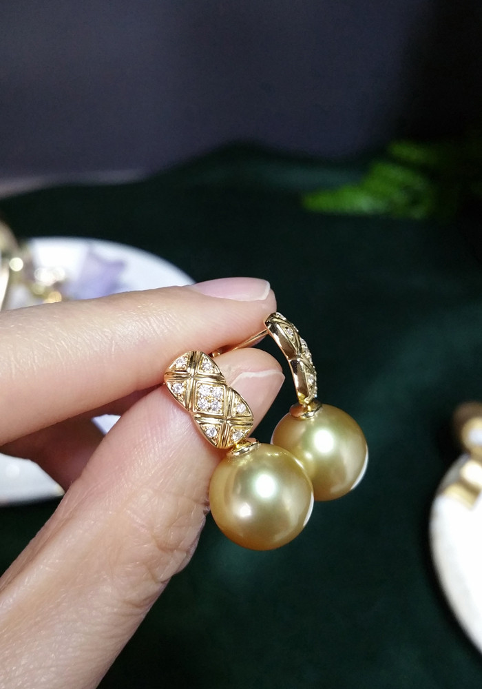 【ルミナ】11-12mm 南洋サンセットゴールデンパールイヤリング 18Kゴールド クラシックダイヤモンドパターン 温かみのある