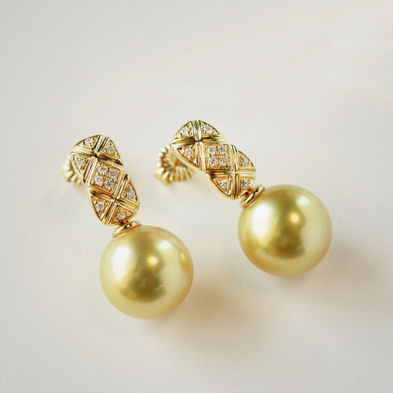 【ルミナ】11-12mm 南洋サンセットゴールデンパールイヤリング 18Kゴールド クラシックダイヤモンドパターン 温かみのある