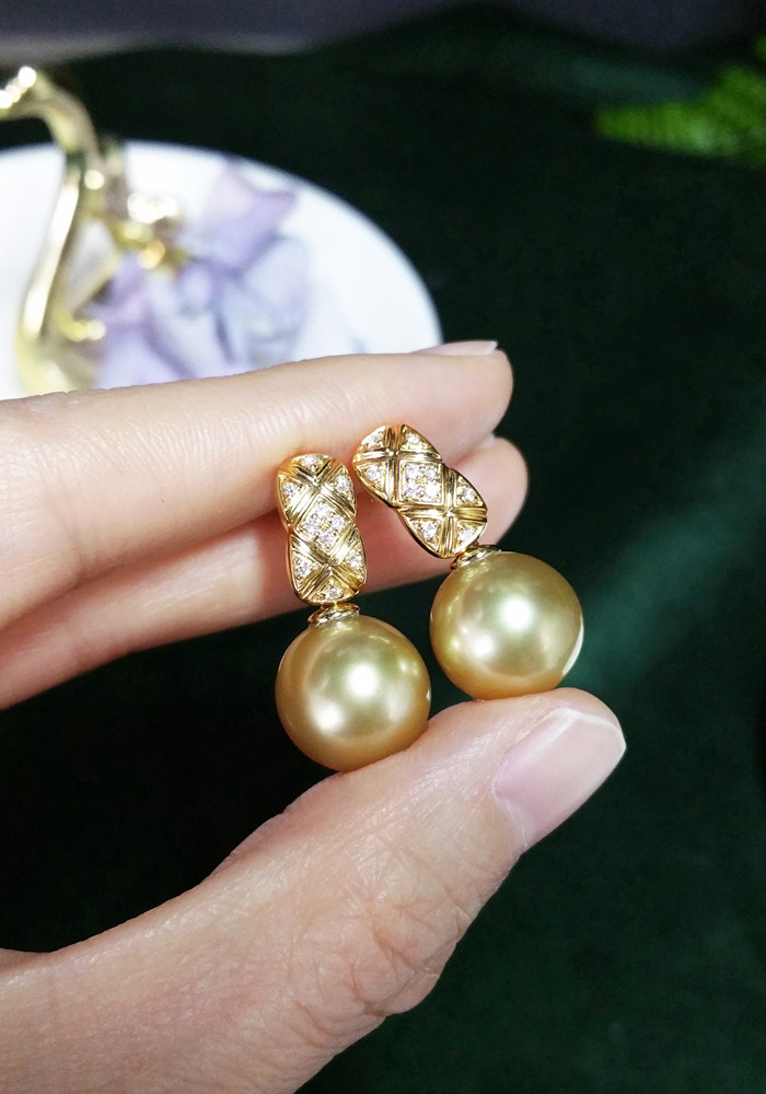 【ルミナ】11-12mm 南洋サンセットゴールデンパールイヤリング 18Kゴールド クラシックダイヤモンドパターン 温かみのある