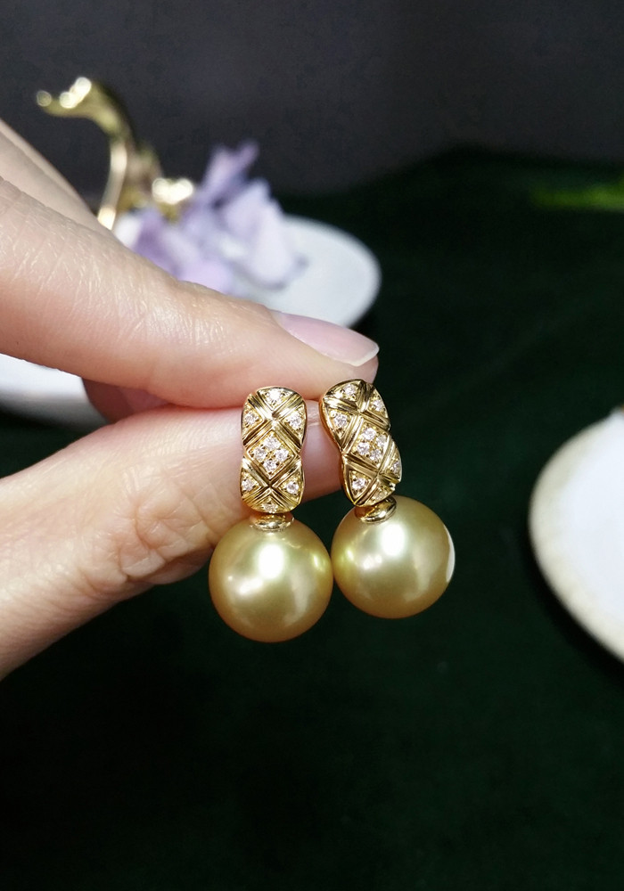 【ルミナ】11-12mm 南洋サンセットゴールデンパールイヤリング 18Kゴールド クラシックダイヤモンドパターン 温かみのある