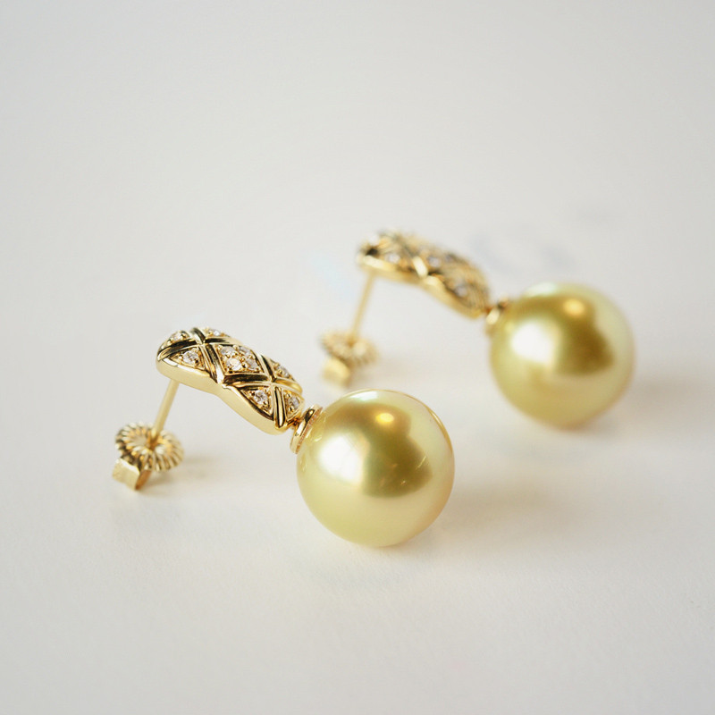 【ルミナ】11-12mm 南洋サンセットゴールデンパールイヤリング 18Kゴールド クラシックダイヤモンドパターン 温かみのある