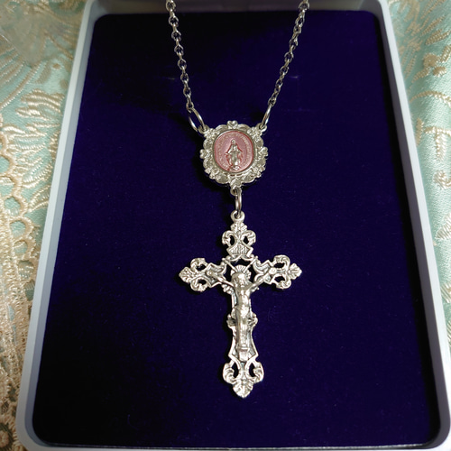 イタリア製美しいキリストの十字架&ピンクのエナメル不思議のメダイ御