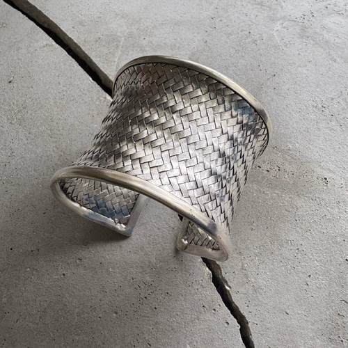 Old tribal silver 花鳥カービングバングル 純銀苗族 伝統工芸品 Old