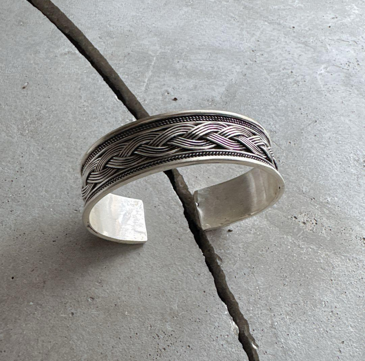 ミャオ族　民族　シルバー加工　バンクル