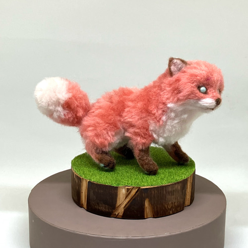 ◇桃色キツネ もふもふ カラフル手乗り 子狐 幻獣【羊毛フェルト人形