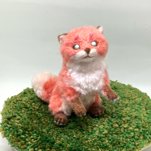 ◇桃色キツネ もふもふ カラフル手乗り 子狐 幻獣【羊毛フェルト人形