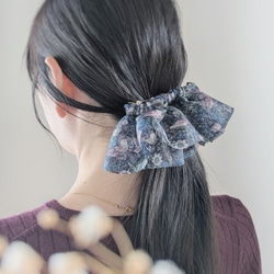 大人のためのシュシュ見えバレッタ　いちご泥棒♡オーガンジー　ウィリアムモリス　　秋　冬　 1枚目の画像