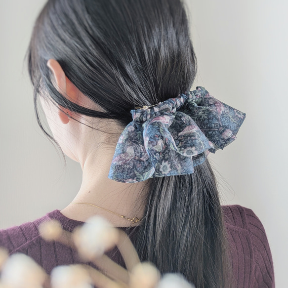 大人のためのシュシュ見えバレッタ　いちご泥棒♡オーガンジー　ウィリアムモリス　　秋　冬　 1枚目の画像