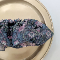 大人のためのシュシュ見えバレッタ　いちご泥棒♡オーガンジー　ウィリアムモリス　　秋　冬　 10枚目の画像