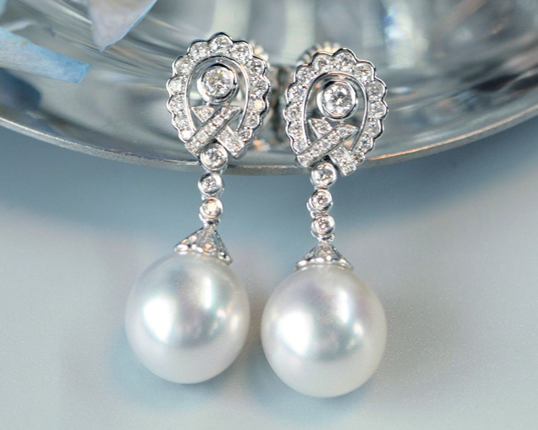 【ルミナ】9-10mm 天然南洋オーストラリア産ホワイトティアドロップパールイヤリング PT900プラチナ ダイヤモンドセットイ