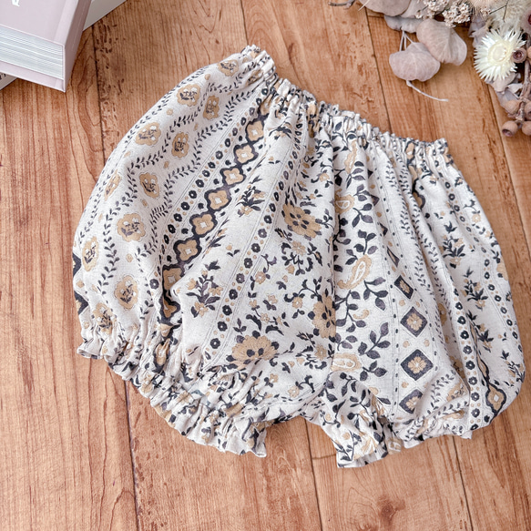 baby♡ボリュームかぼちゃパンツ♡ インド刺繍風　綿麻シーチング　ナチュラル 3枚目の画像
