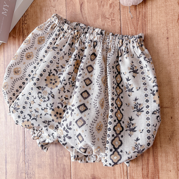 baby♡ボリュームかぼちゃパンツ♡ インド刺繍風　綿麻シーチング　ナチュラル 2枚目の画像
