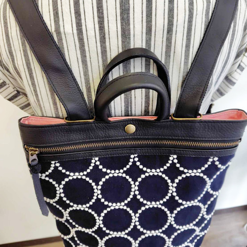 ミナペルホネン/2025tambourineタンバリンネイビー×白/牛革A4トー ミナペルホネン/2025tambourineタンバリンネイビー×白/牛革A4