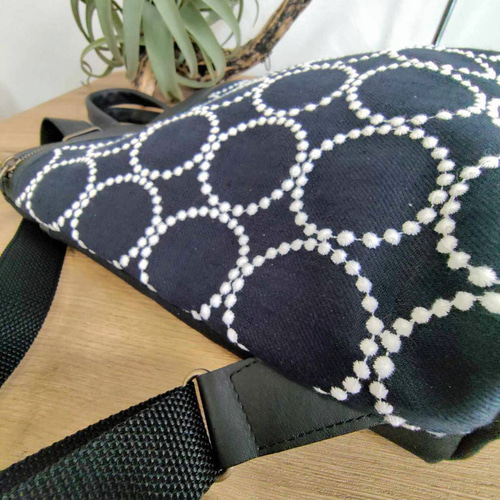 ミナペルホネン/2025tambourineタンバリンネイビー×白/牛革A4トー ミナペルホネン/2025tambourineタンバリンネイビー×白/牛革A4