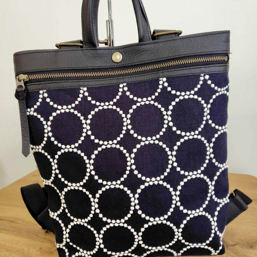 ミナペルホネン/2025tambourineタンバリンネイビー×白/牛革A4トー ミナペルホネン/2025tambourineタンバリンネイビー×白/牛革A4