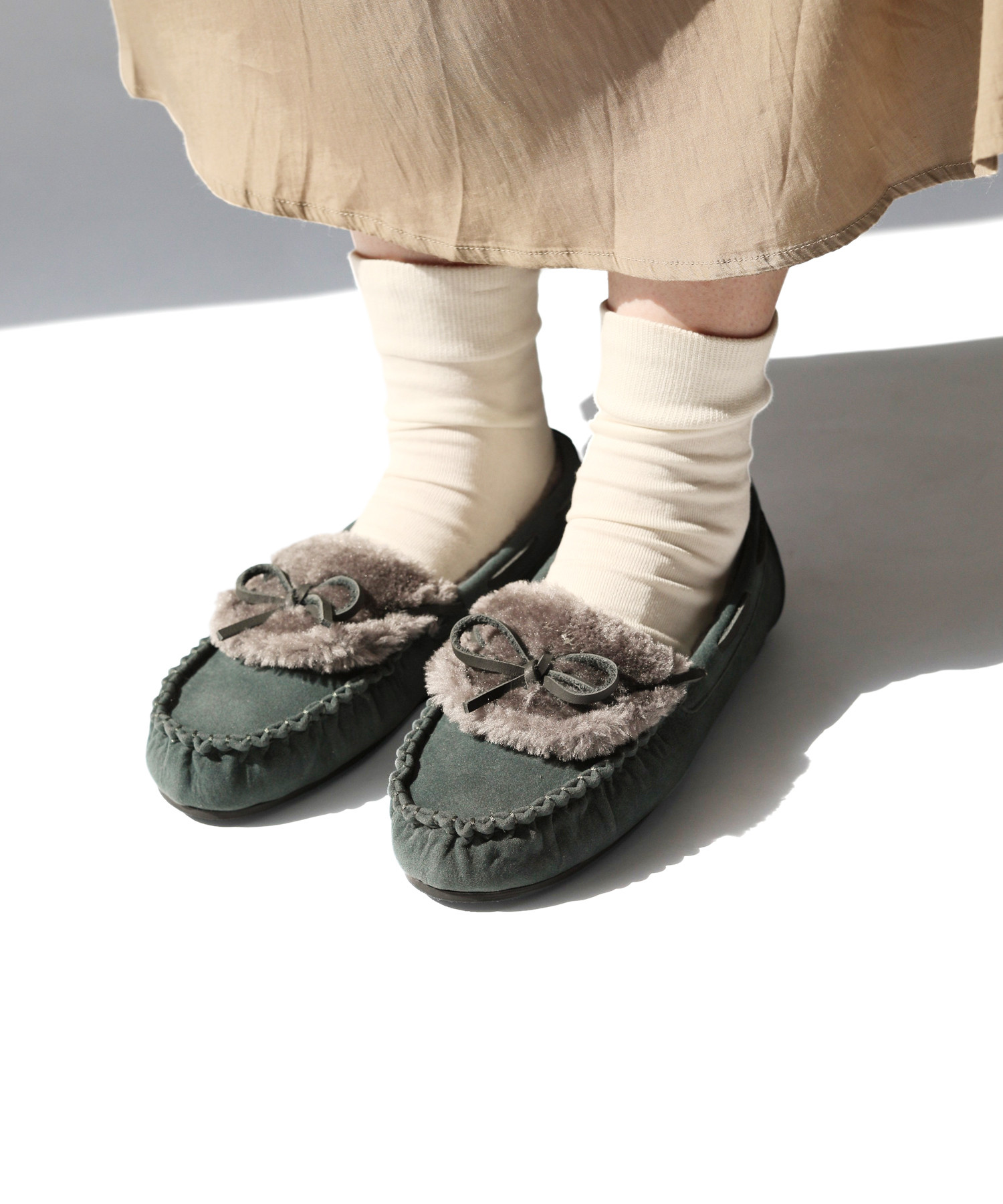 やさしい履き心地と、あたたかなぬくもり♪冬の暮らしに寄り添う、ふわもこファーリボンモカシン【S/M/L/LL】