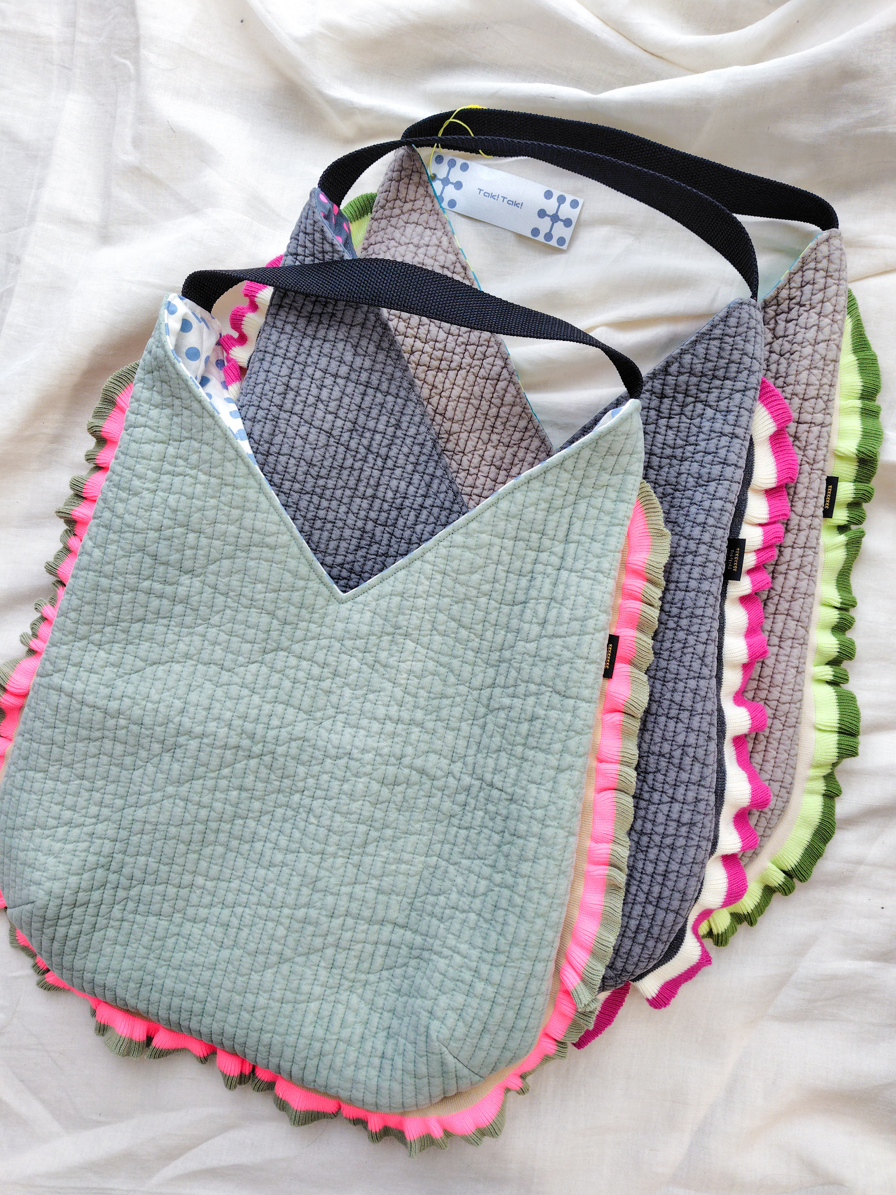 【オイスターバッグ】フリルの可愛いワンハンドルトートバッグ