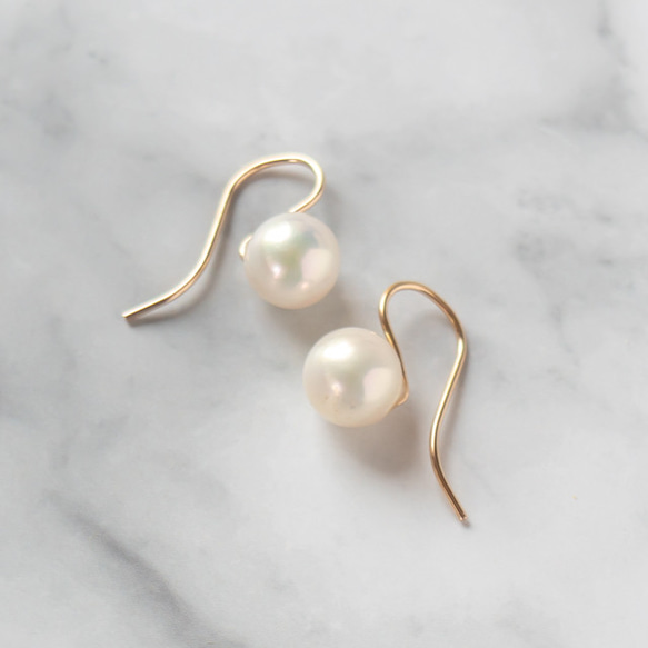 テリに深みのある貝パール・ピアス～14KGF(イヤリング加工可) 2枚目の画像