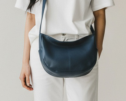極柔】本革 ショルダーバッグ M ハーフムーン M. 姫路レザー 斜めがけ