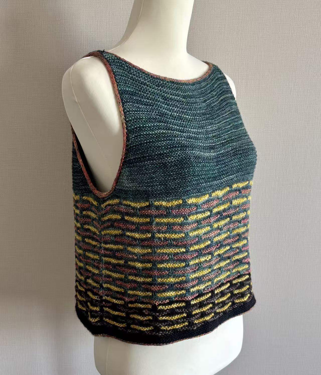 手編み ノースリーブセーター ウール&アルパカ毛糸使用(グリーン) 9,086円