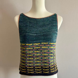 手編み ノースリーブセーター ウール&アルパカ毛糸使用(グリーン) 2枚目の画像