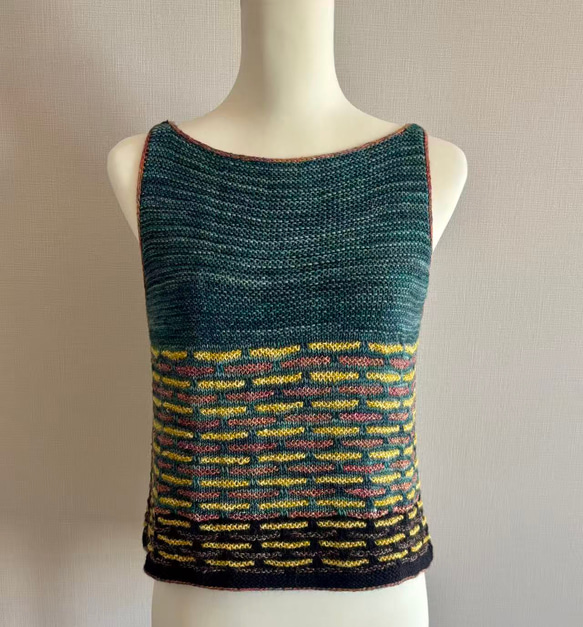 手編み ノースリーブセーター ウール&アルパカ毛糸使用(グリーン) 2枚目の画像